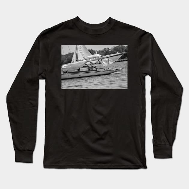 Sailing boat returning to the moorings on Wroxham Broad, Norfolk Long Sleeve T-Shirt by yackers1